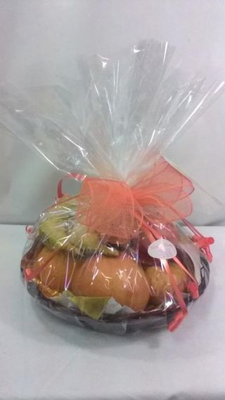 hamper basket maleys florist 2